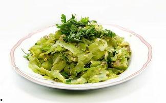 吃凉瓜还是韭菜好吃,夏日美食之争，谁才是你的味蕾之选？”