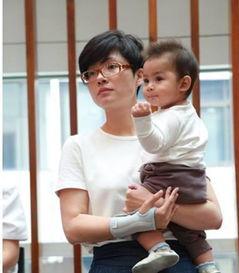 护士吃瓜图,趣味瞬间，展现医护人员的可爱日常