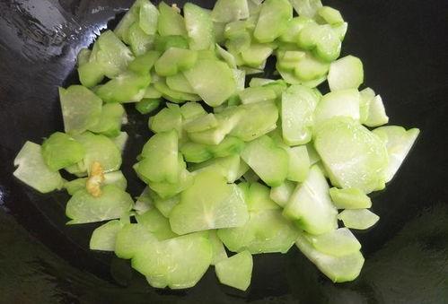 洋瓜能常吃吗,家常菜中的健康常客，适量食用益处多