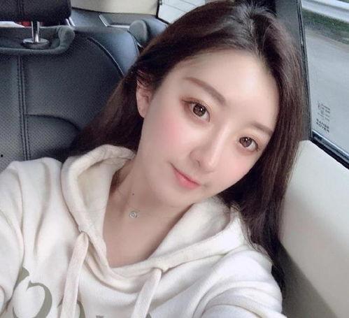 娇娇吃瓜吃到自己头上