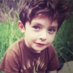 qq头像吃瓜男孩真人